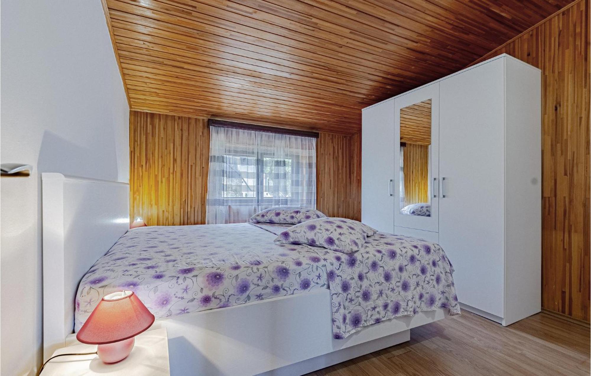 Beautiful Home In Prizba With Kitchen Buitenkant foto