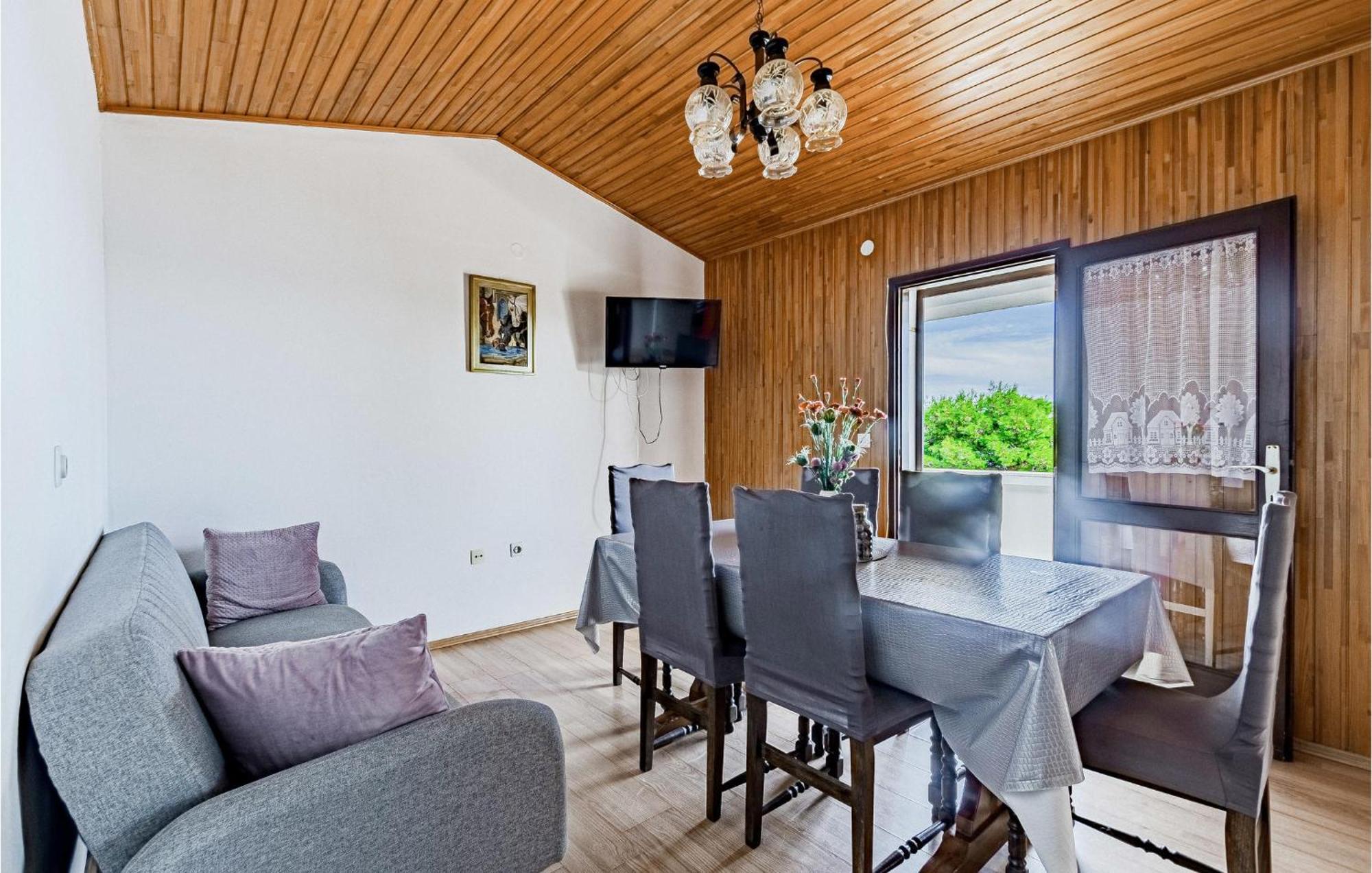 Beautiful Home In Prizba With Kitchen Buitenkant foto