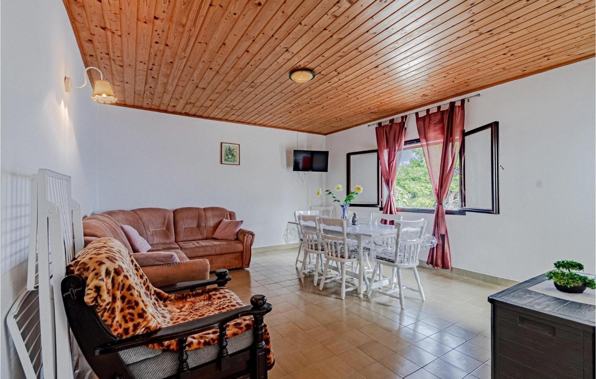 Beautiful Home In Prizba With Kitchen Buitenkant foto