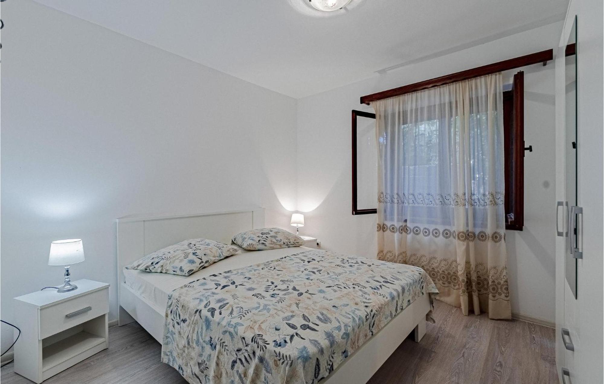 Beautiful Home In Prizba With Kitchen Buitenkant foto
