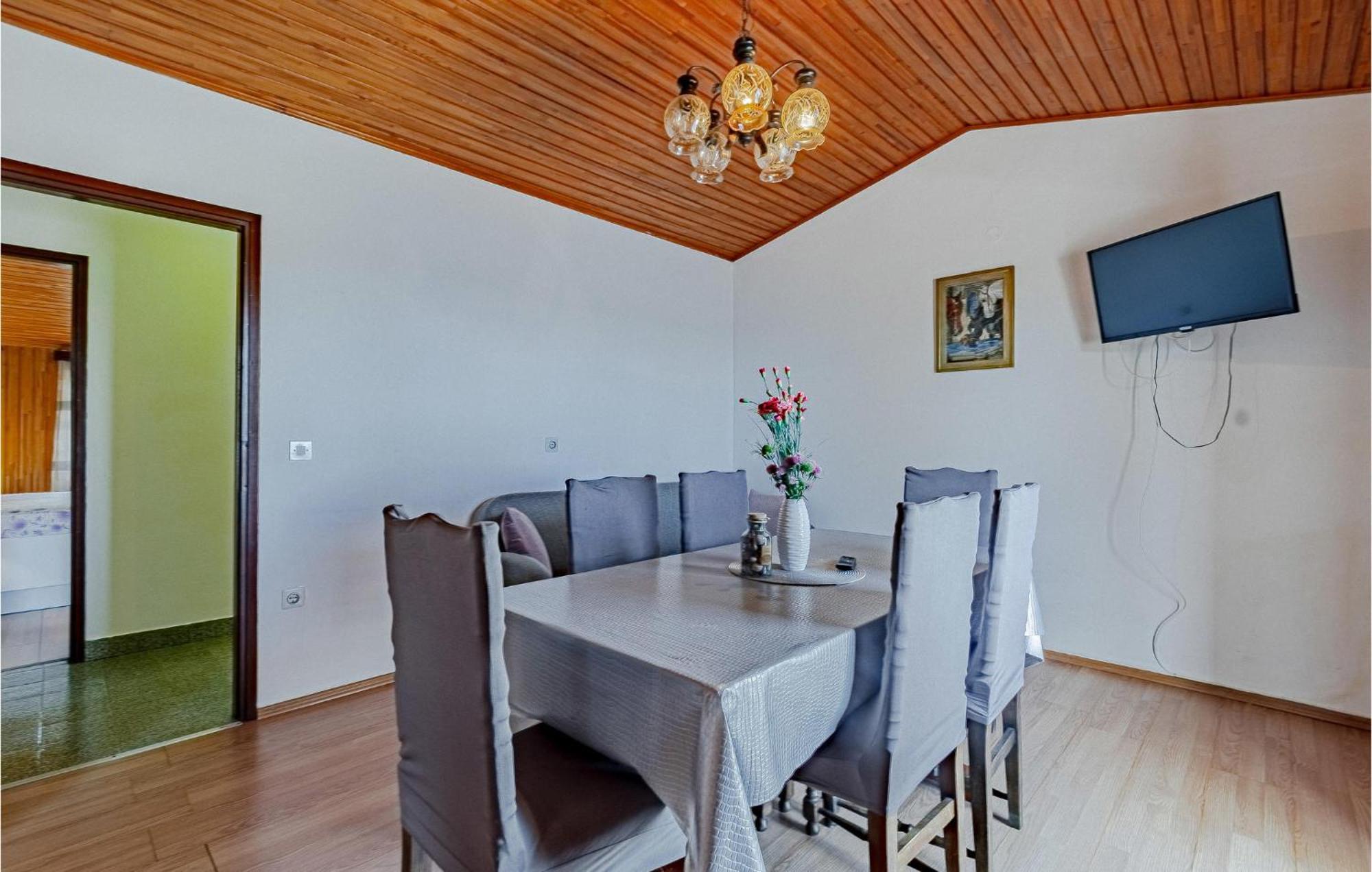 Beautiful Home In Prizba With Kitchen Buitenkant foto