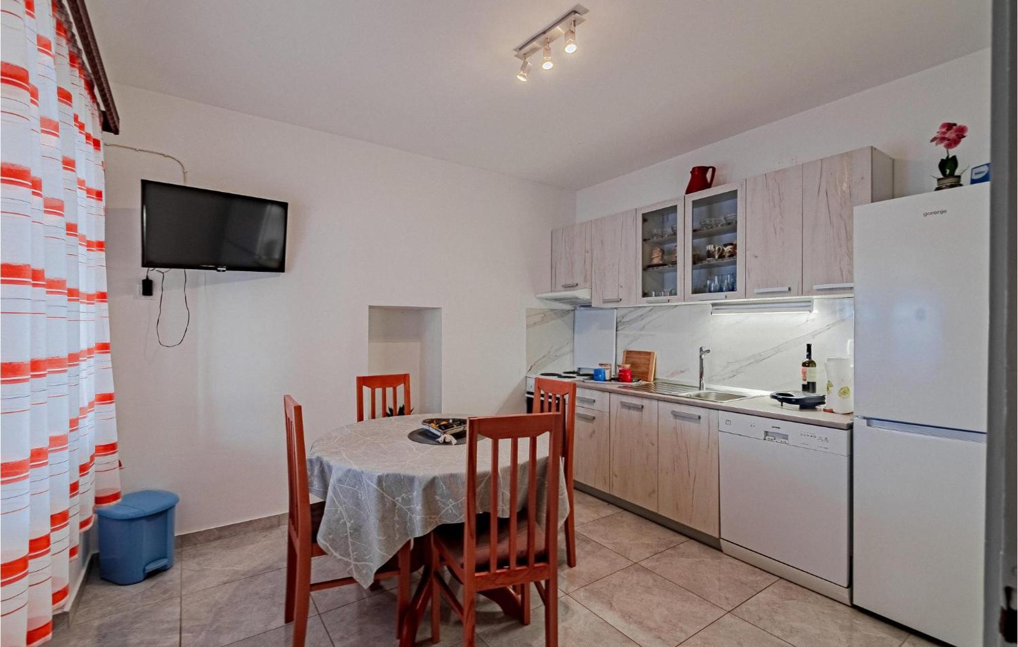 Beautiful Home In Prizba With Kitchen Buitenkant foto